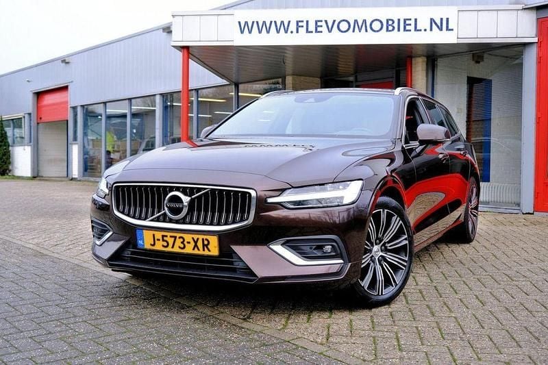 Braun Gebraucht 2020 Volvo V60 Inscription Kombi | 17.949 € (Etwas zu teuer) - Bild 1/4