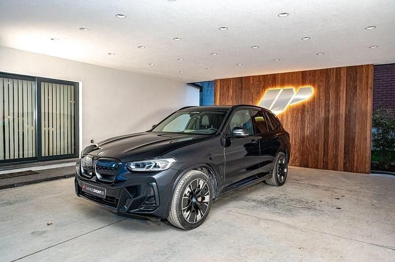 Gebraucht BMW iX3 Impressive 210 kW (286 PS) 2023 Schwarz SUV