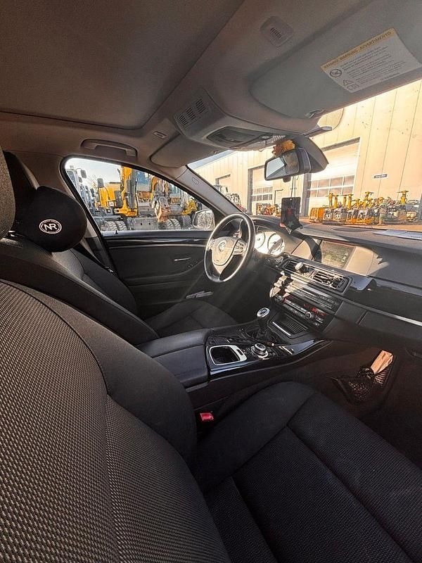 Gebraucht BMW 523 204 PS (150 kW) 2010 Blau Limousine