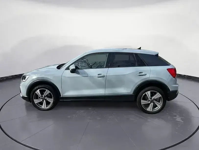 Używany Audi Q2 Advanced 150 KM (110 kW) 2025 Szary SUV