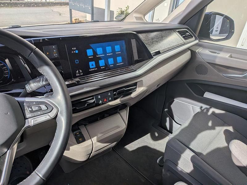 Gebraucht VW Multivan Life 218 PS (160 kW) 2022 Grau Van