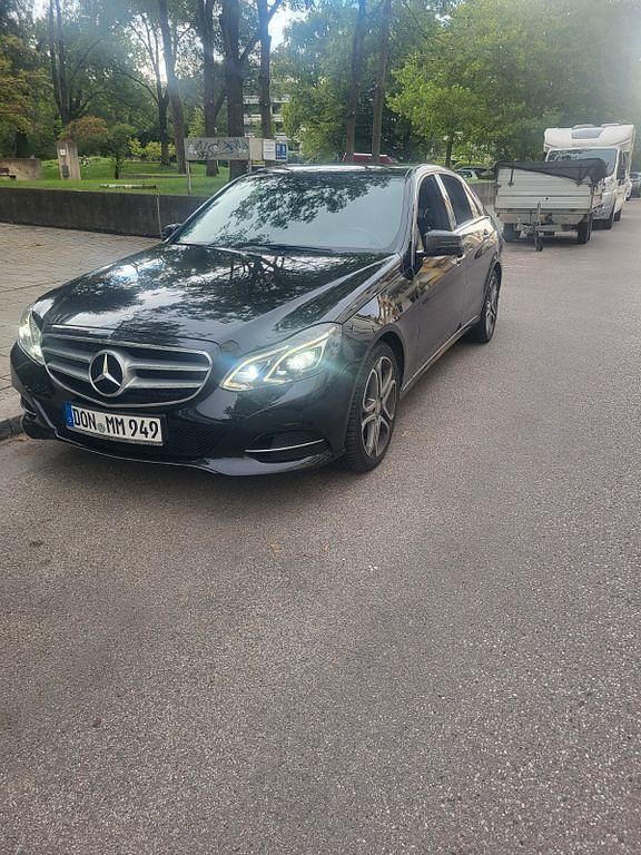 Schwarz Gebraucht 2015 Mercedes E250 Limousine | 16.500 € (Guter Preis) - Bild 1/4