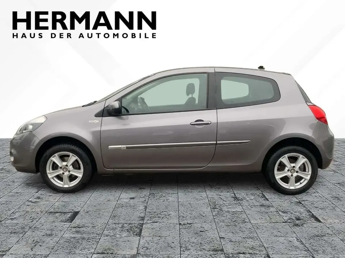 Gebraucht Renault Clio III 75 PS (55 kW) 2012 Stahlgrau metallic (grau) Kleinwagen