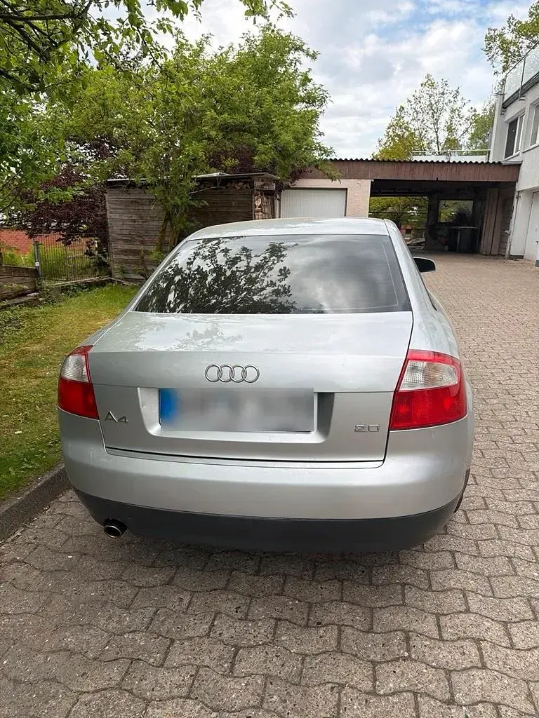 Second-hand Audi A4 131 CP (96 kW) 2001 Argintiu Berlinǎ