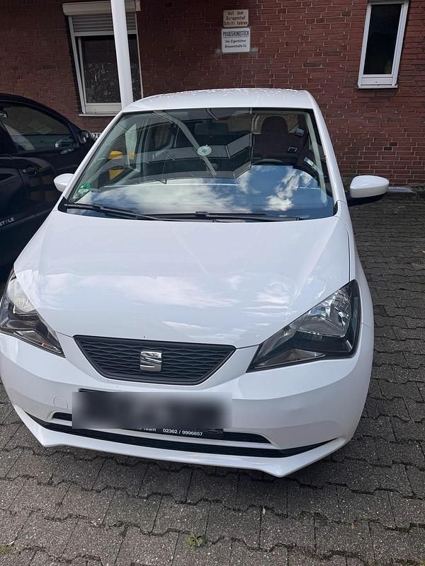 Weiß Gebraucht 2017 Seat Mii Chic Kleinwagen | 5.500 € (Fairer Preis) - Bild 1/4