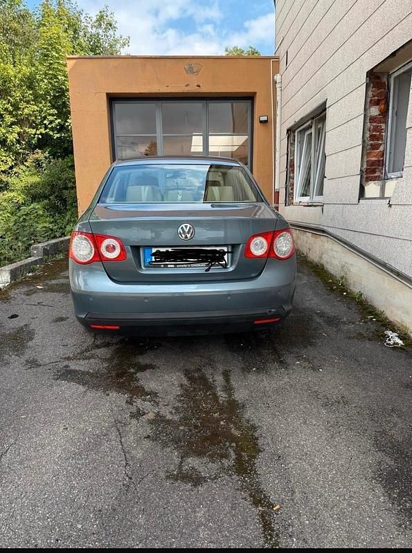 Second-hand VW Jetta 115 CP (84 kW) 2006 Berlinǎ