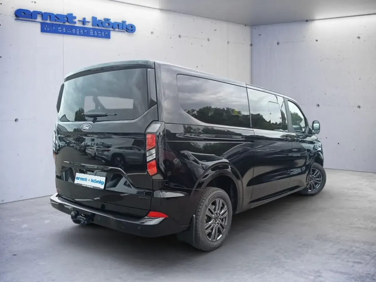 Neu Ford Tourneo Custom Titanium 170 PS (125 kW) 2025 Van