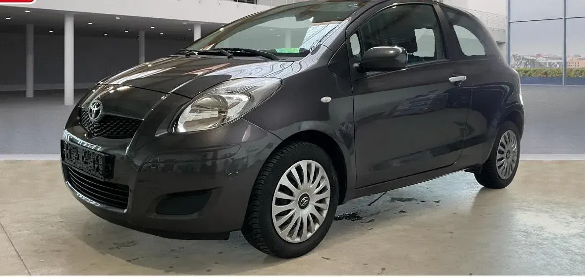 Gebraucht Toyota Yaris 70 PS (51 kW) 2011 Grau Kleinwagen