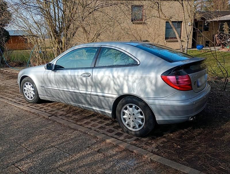 Gebraucht Mercedes C200 163 PS (119 kW) 2004 Silber Coupé