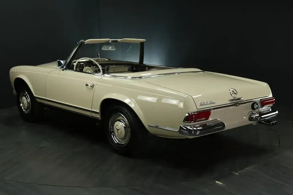 Gebraucht Mercedes 230 150 PS (110 kW) 1967 Beige Cabrio
