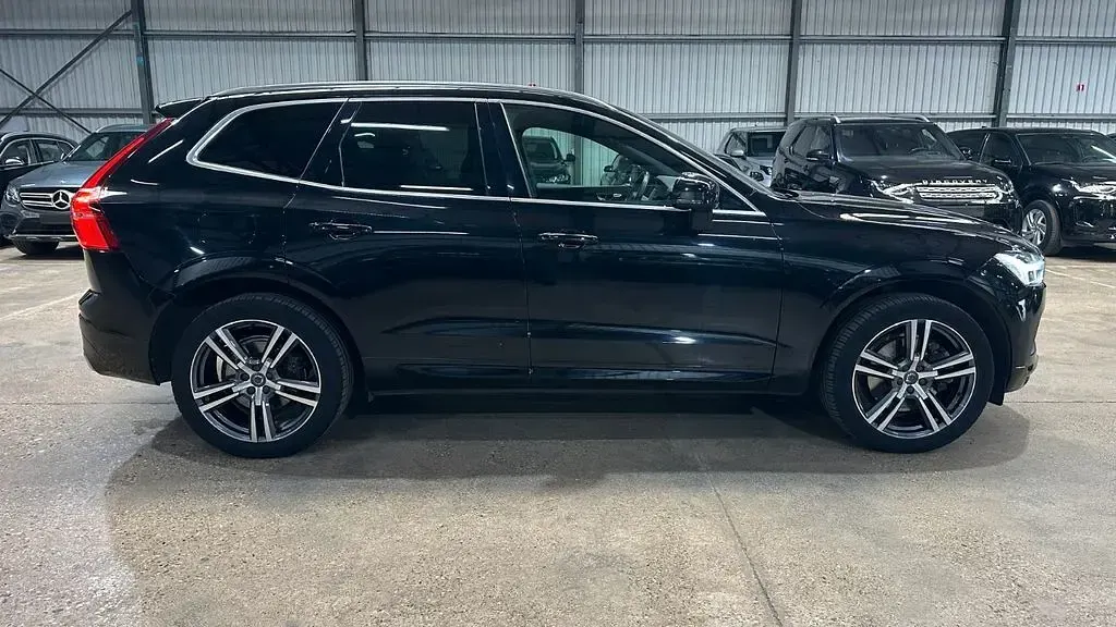 Gebraucht Volvo XC60 Momentum 190 PS (139 kW) 2019 Schwarz SUV