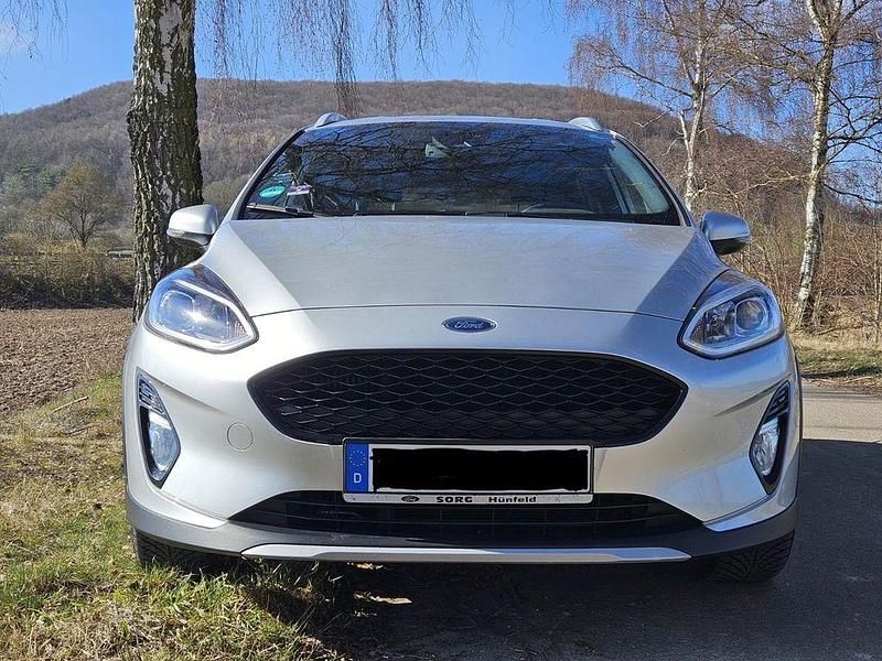 Gebraucht Ford Fiesta Active 101 PS (74 kW) 2018 Grau Kleinwagen