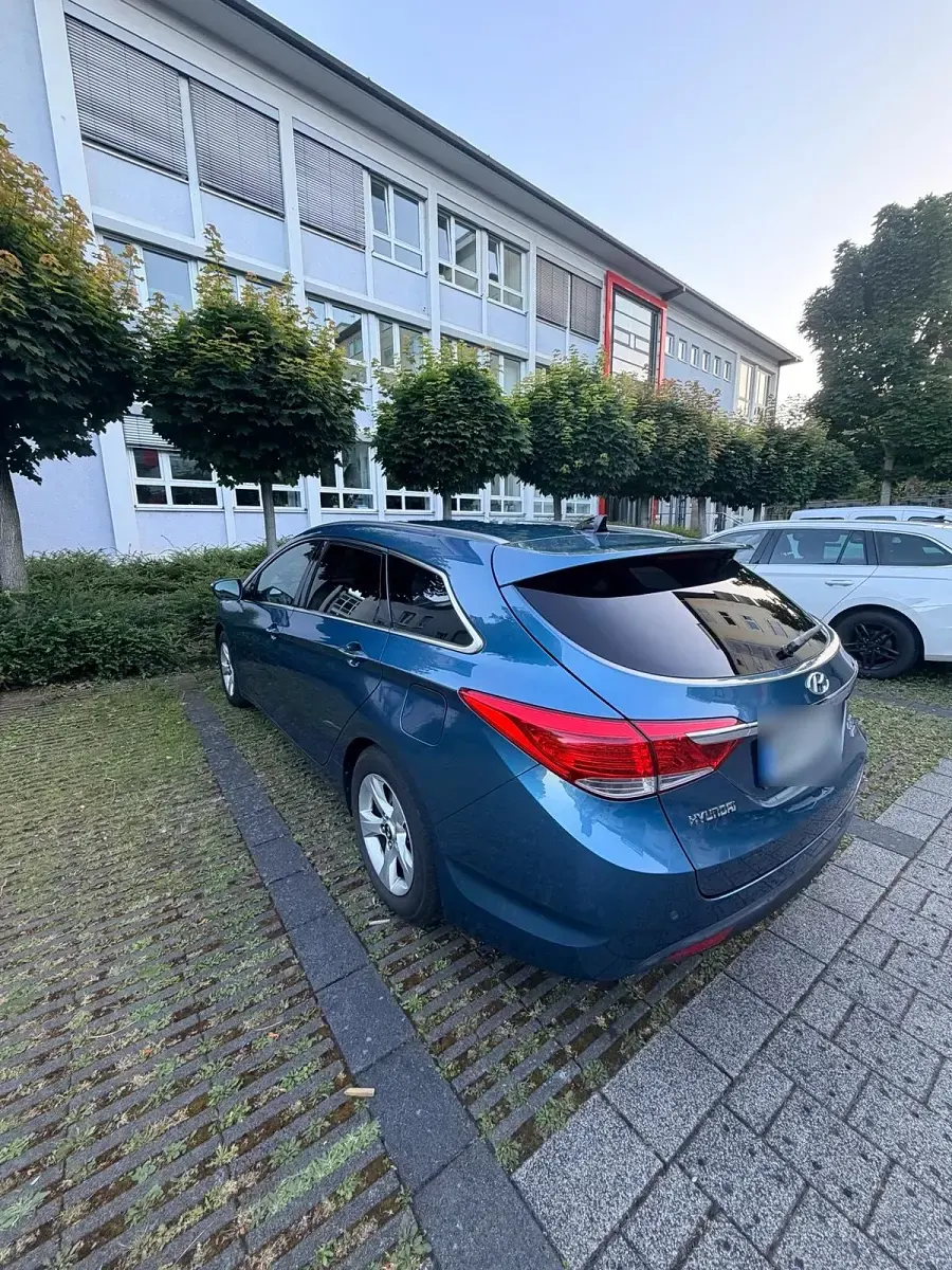 Gebraucht Hyundai i40 177 PS (130 kW) 2011 Blau Kombi