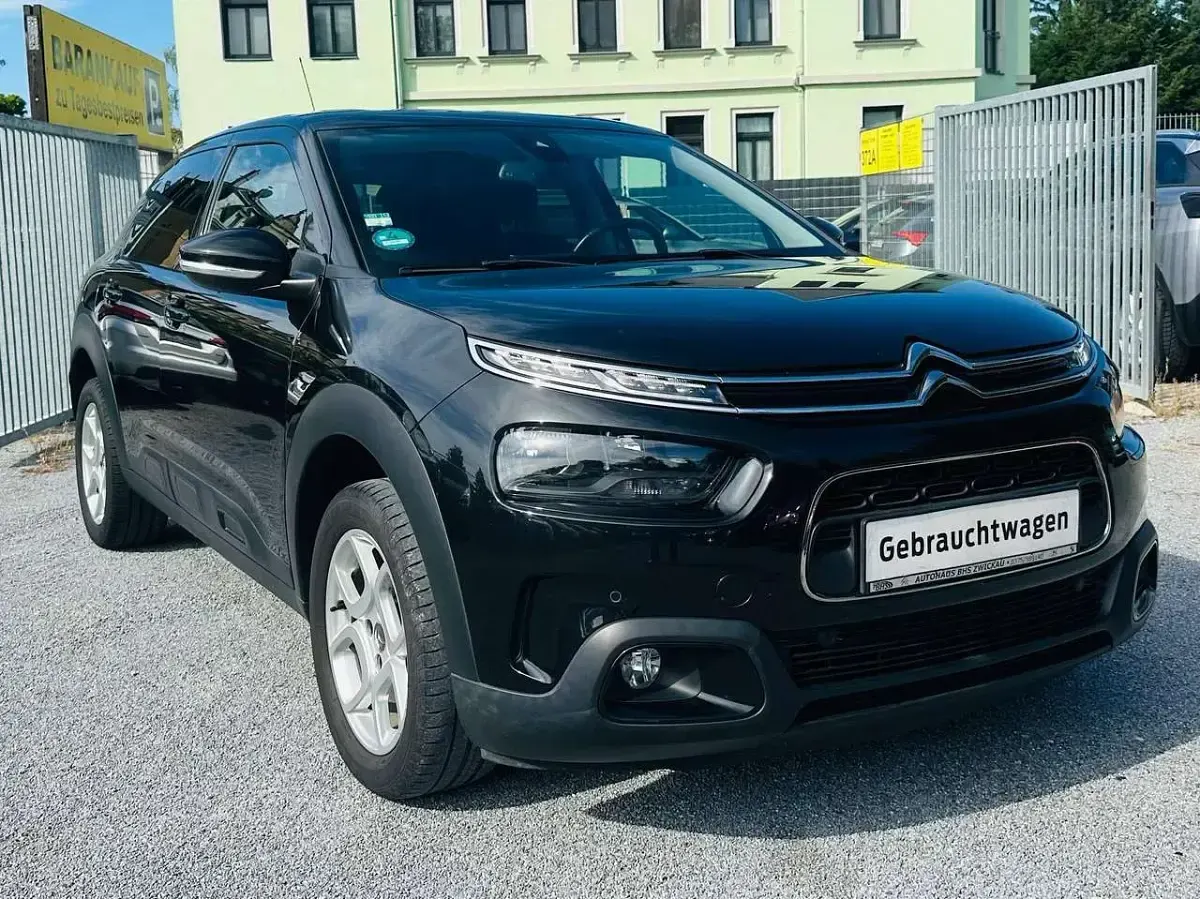 Gebraucht Citroën C4 Shine 110 PS (80 kW) 2018 Farbe schwarz obsidien/ SUV