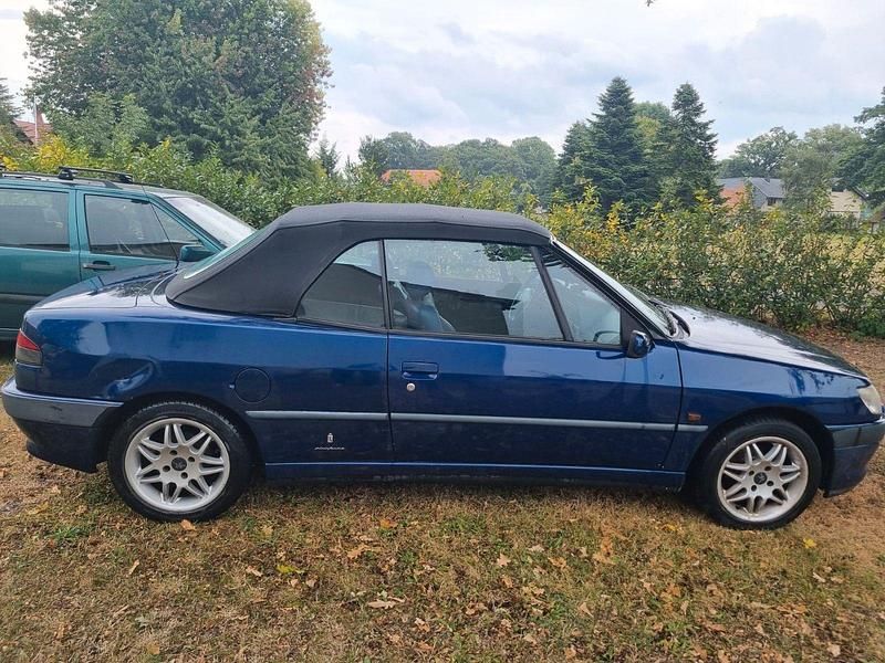 Gebraucht Peugeot 306 Cabriolet 88 PS (64 kW) 2000 Blau Cabrio