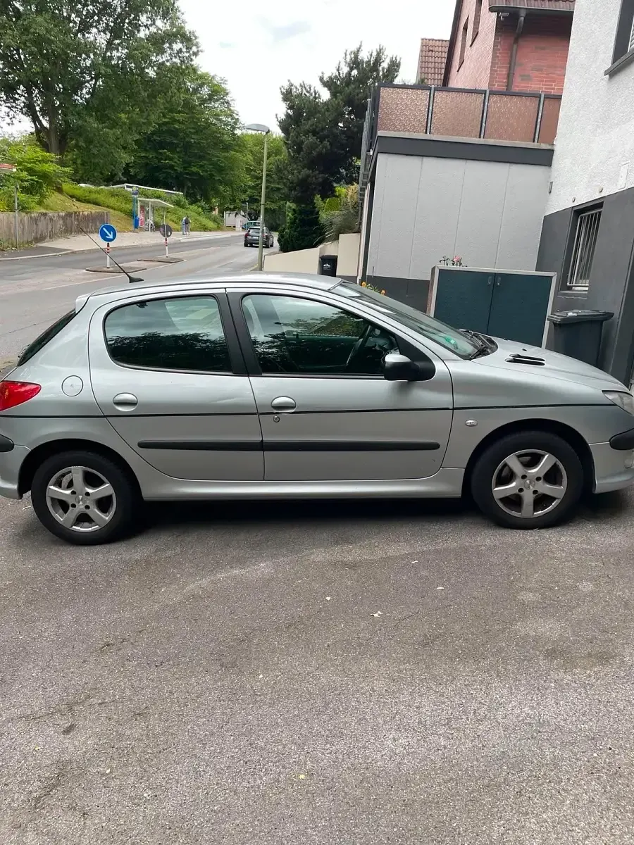 Gebraucht Peugeot 206 88 PS (64 kW) 2006 Silber Kleinwagen