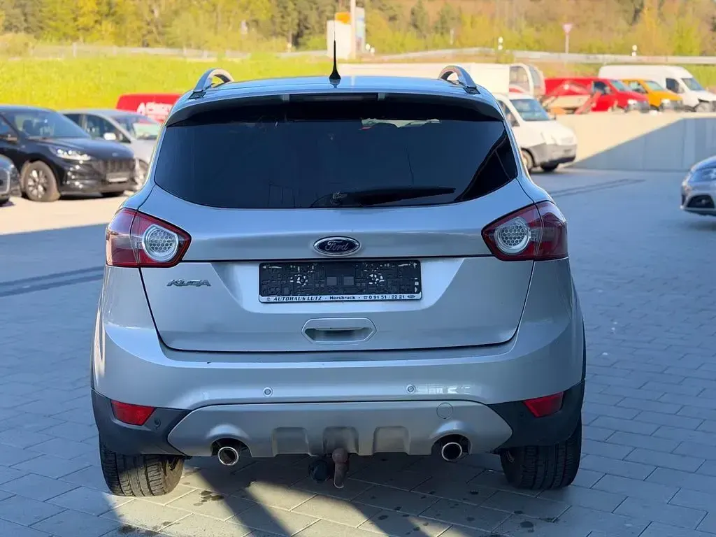 Używany Ford Kuga Champions Edition 140 KM (102 kW) 2012 Srebrny SUV