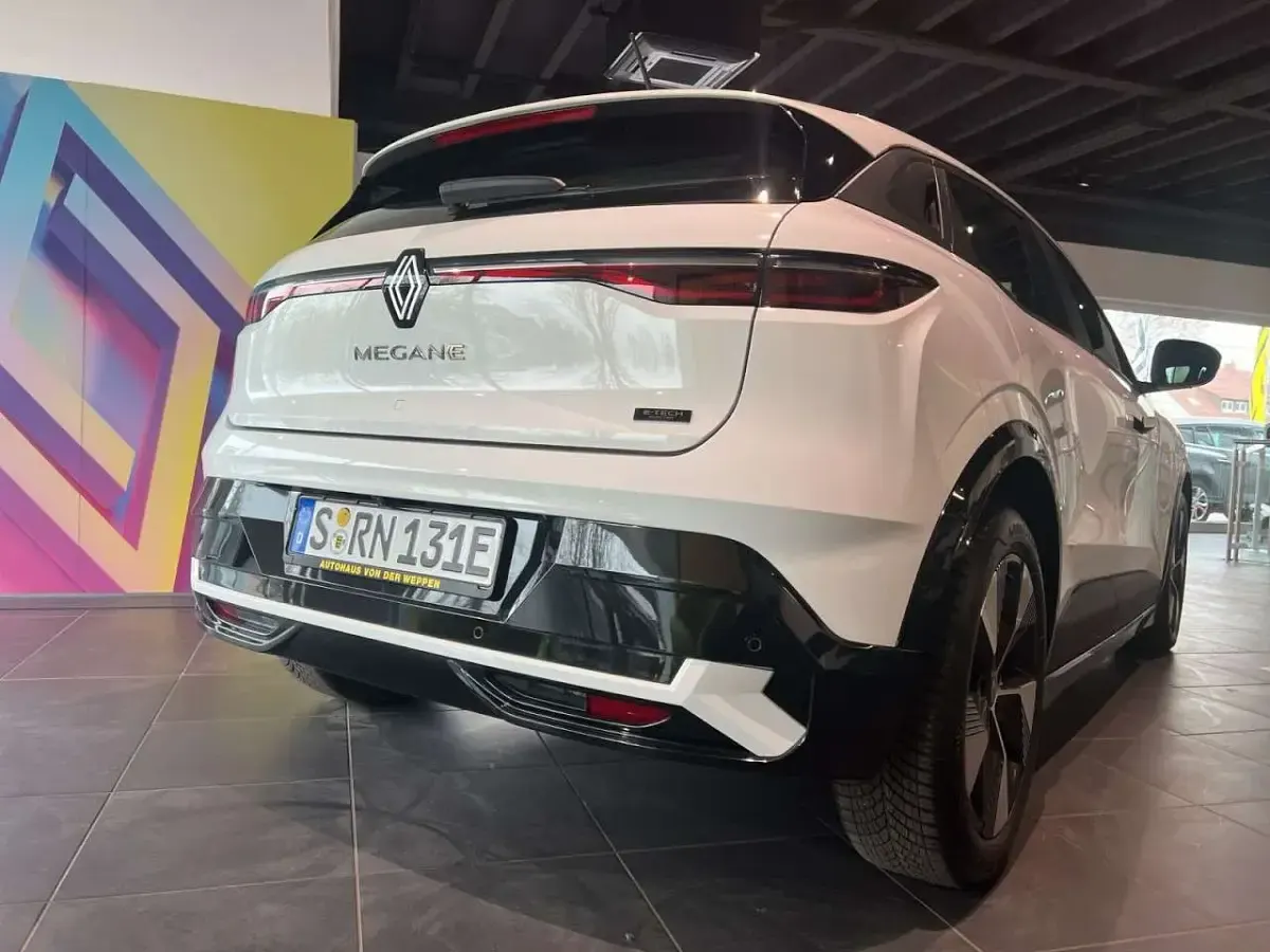 Gebraucht Renault Megane E-Tech Equilibre 96 kW (131 PS) 2024 Weiß Limousine