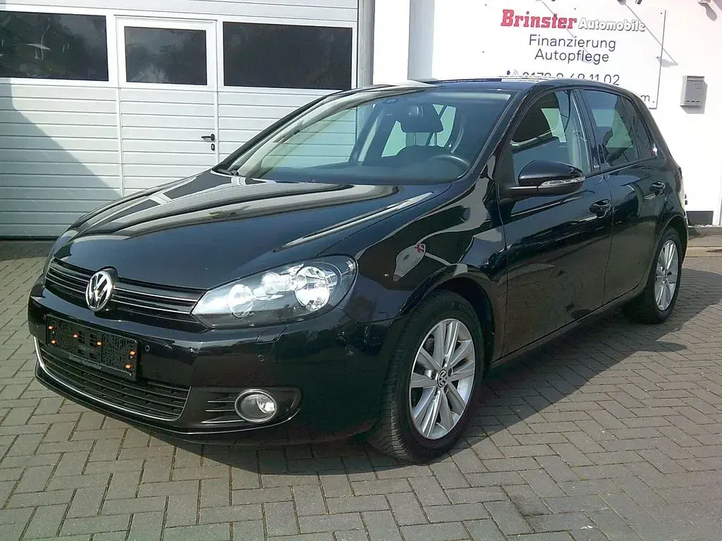 Second-hand VW Golf Style 105 CP (77 kW) 2011 Negru Monovolum