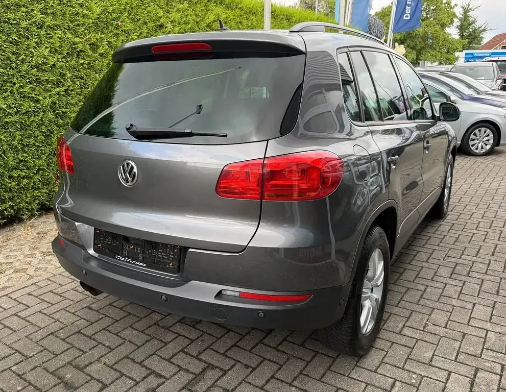 Gebraucht VW Tiguan Trendline 122 PS (89 kW) 2015 Grau SUV