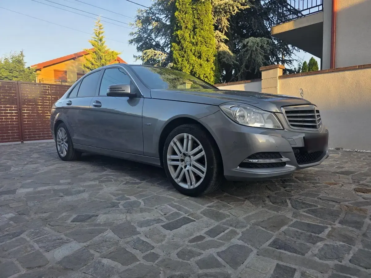 Gebraucht Mercedes C180 156 PS (114 kW) 2011 Silber Kombi
