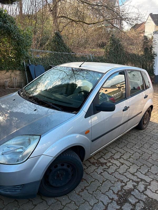 Gebraucht Ford Fiesta 60 PS (44 kW) 2003 Silber Kleinwagen