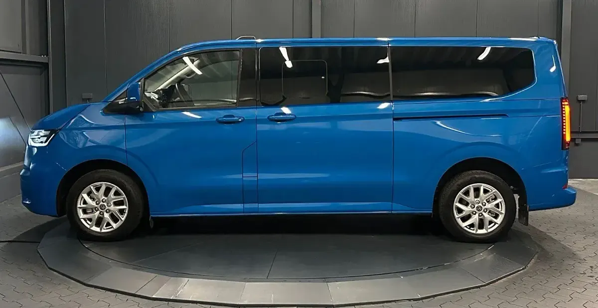 Gebraucht VW Caravelle Style 210 kW (286 PS) 2025 Mid blue metallic Van