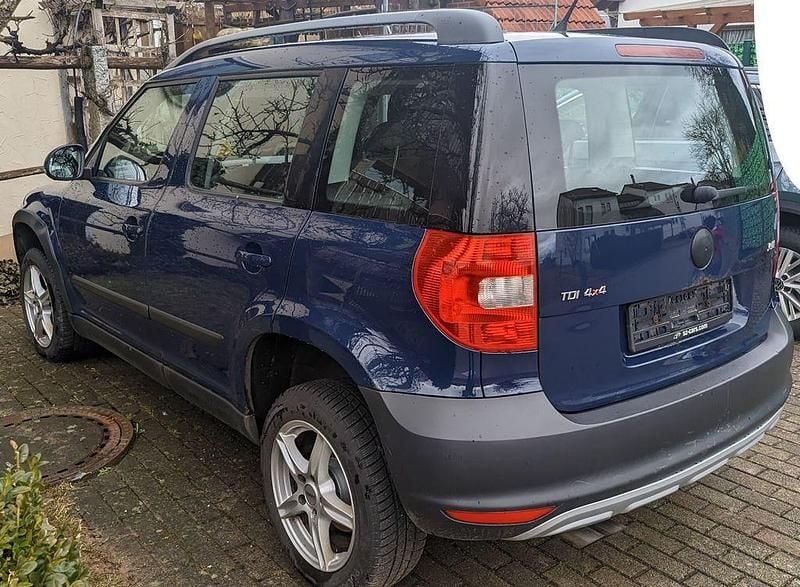 Gebraucht Skoda Yeti 110 PS (80 kW) 2012 Blau SUV
