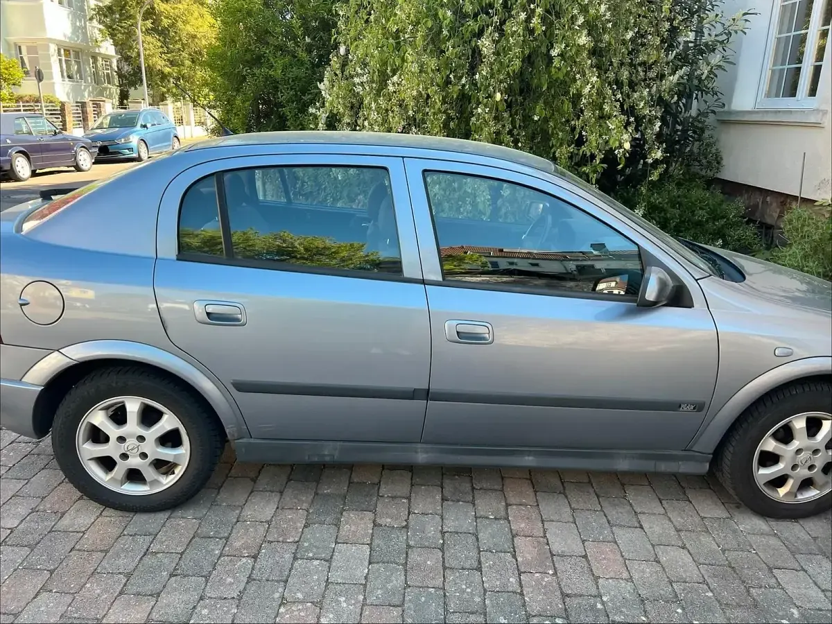 Usata Opel Astra 103 CV (75 kW) 2003 Grigio Berlina