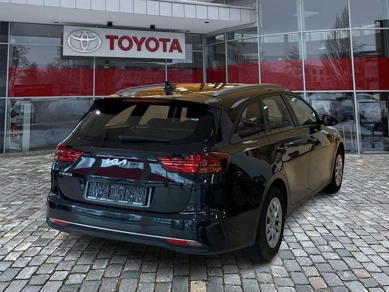 Gebraucht Kia Ceed 160 PS (117 kW) 2023 (1k) black pearl m (metallic) Kleinwagen