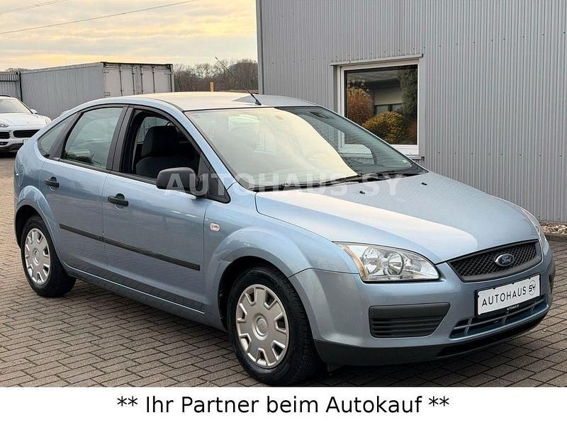 Gebraucht Ford Focus Trend 101 PS (74 kW) 2005 Blau Limousine