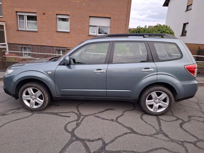 Blau Gebraucht 2010 Subaru Forester Comfort SUV | 8.550 € (Fairer Preis) - Bild 1/4