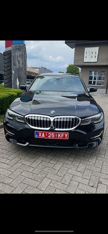 Schwarz Gebraucht 2019 BMW 330e Luxury Line Limousine | 28.800 € (Teuer) - Bild 1/4