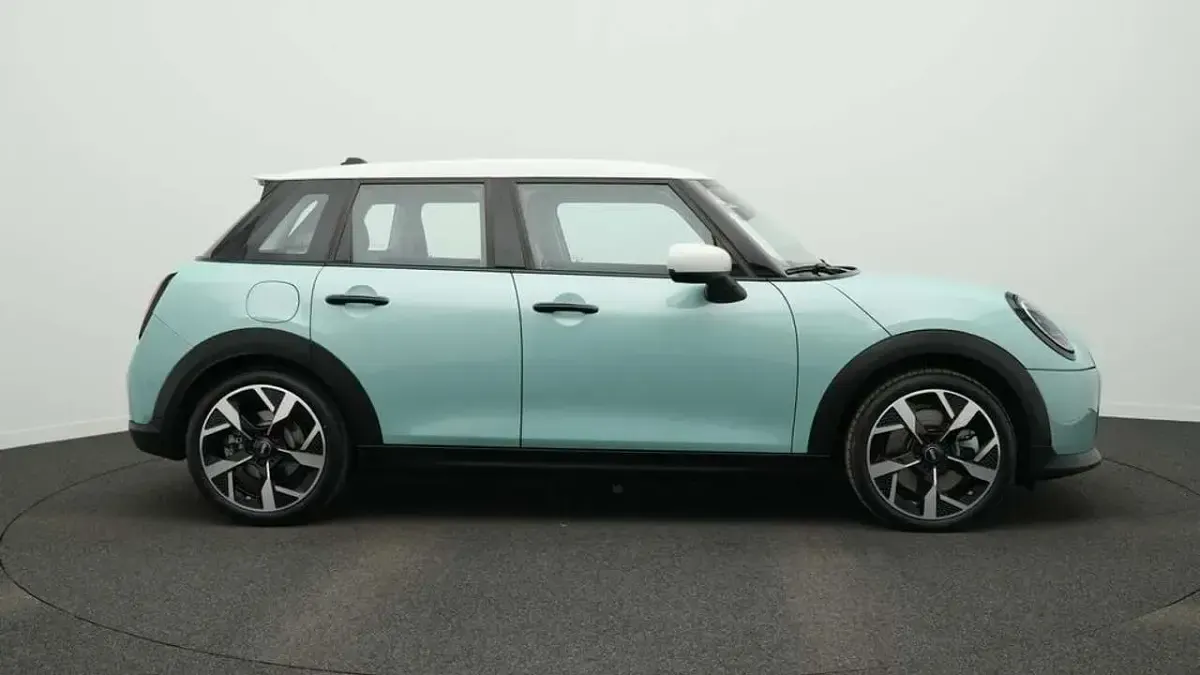 Second-hand Mini Cooper S Classic 204 CP (150 kW) 2025 Verde Hatchback