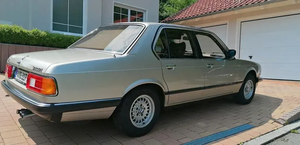 Second-hand BMW 728 184 CP (135 kW) 1983 Bej Berlinǎ