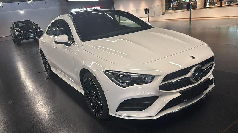 Weiß Gebraucht 2021 Mercedes CLA250e AMG line Limousine | 33.750 € (Etwas zu teuer) - Bild 1/4