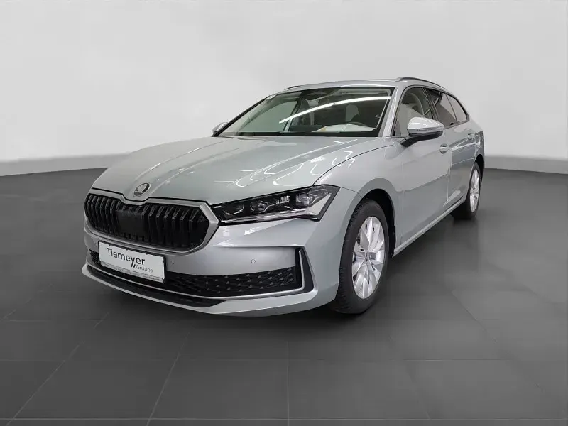 Neu Skoda Superb Selection 150 PS (110 kW) 2026 Silber Kombi