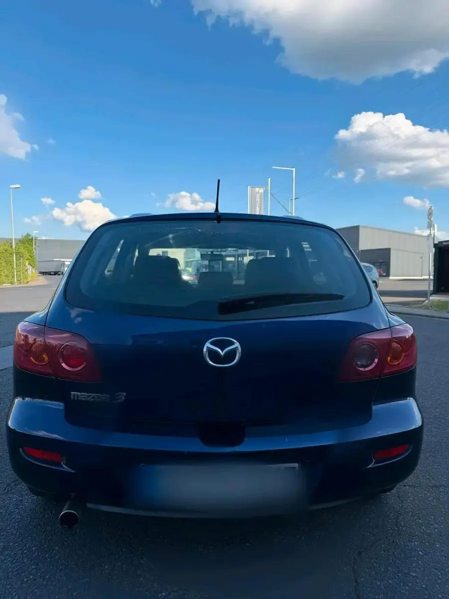 Usata Mazda 3 105 CV (77 kW) 2005 Blu Berlina