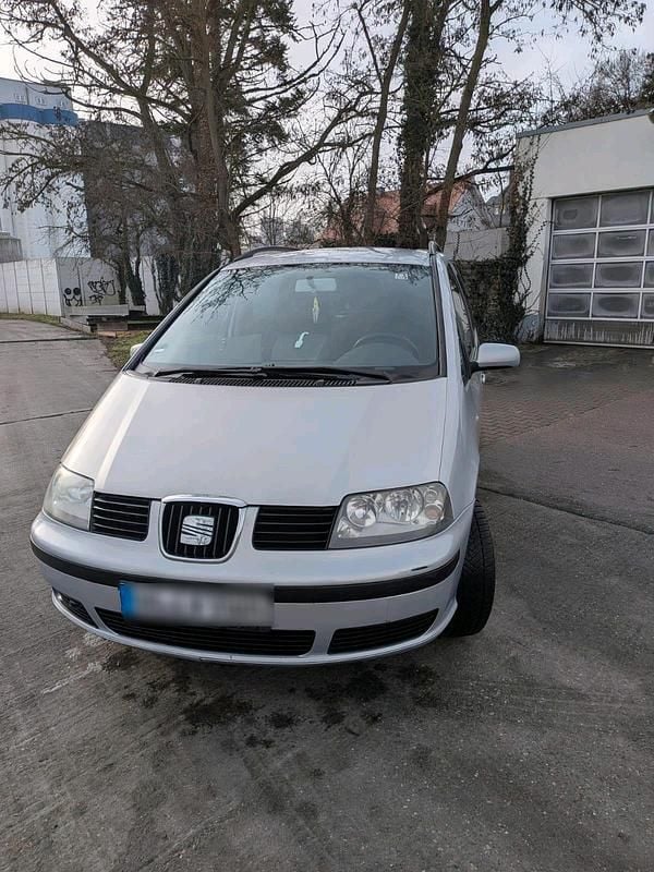 Grau Gebraucht 2004 Seat Alhambra Van / Kleinbus | 3.450 € (Teuer) - Bild 1/4
