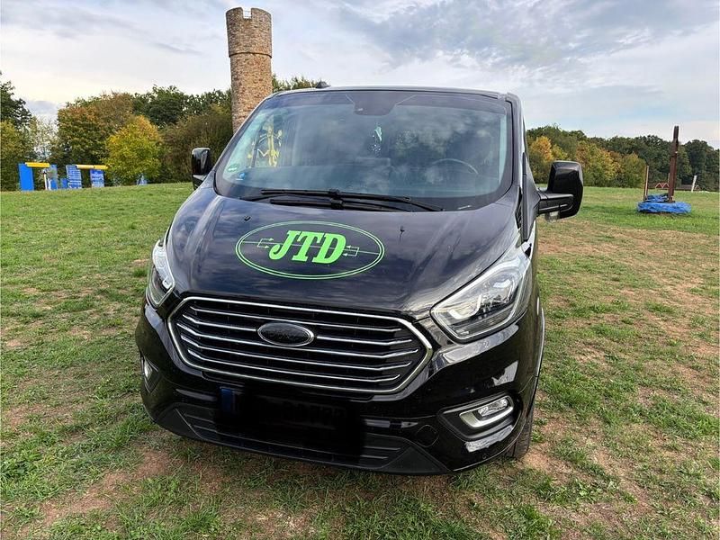Schwarz Gebraucht 2021 Ford Tourneo Van / Kleinbus | 38.299 € (Etwas zu teuer) - Bild 1/4