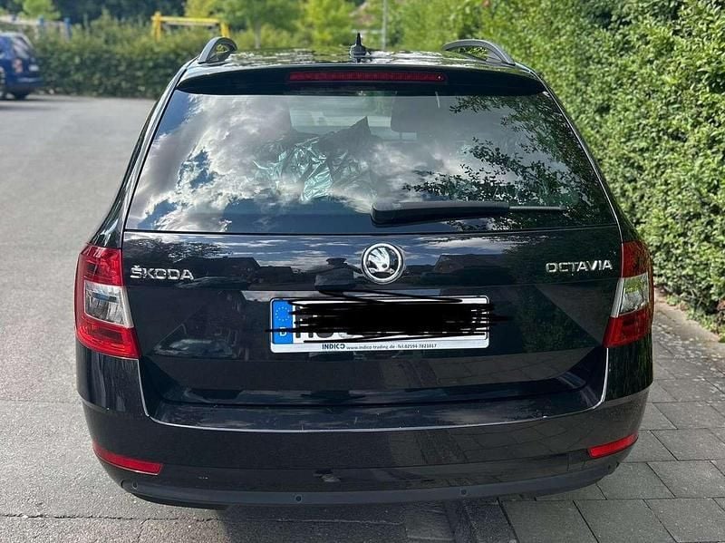 Schwarz Gebraucht 2019 Skoda Octavia Style Kombi | 14.500 € (Superpreis) - Bild 1/4