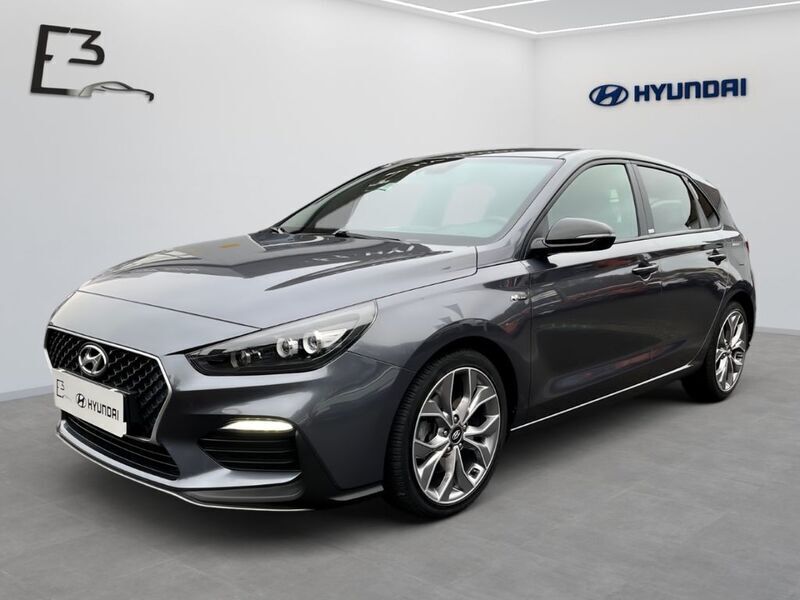 Grau Gebraucht 2020 Hyundai i30 Comfort Limousine | 19.990 € (Fairer Preis) - Bild 1/4