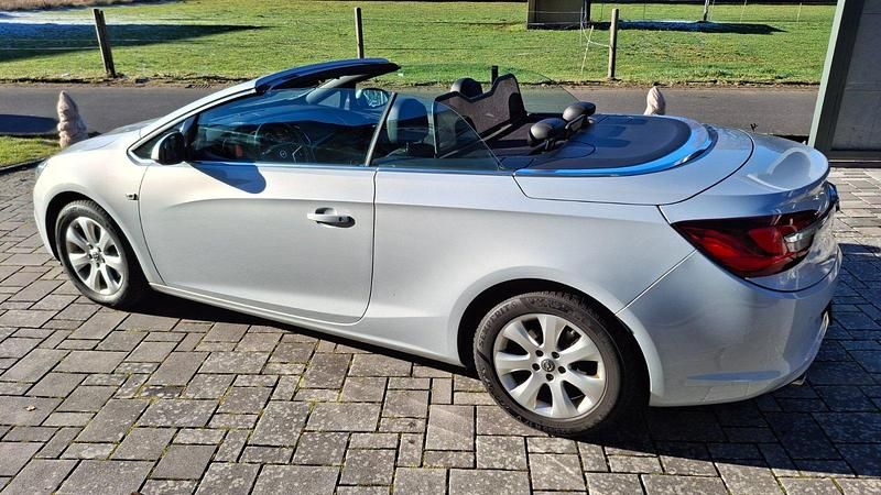 Andere farben Gebraucht 2014 Opel Cascada Cabrio | 8.250 € (Etwas zu teuer) - Bild 1/4