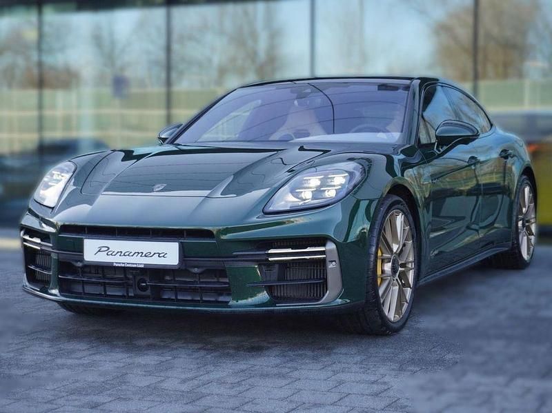 Grün Neu 2025 Porsche Panamera Turbo E-Hybrid Limousine | 247.520 € - Bild 1/4