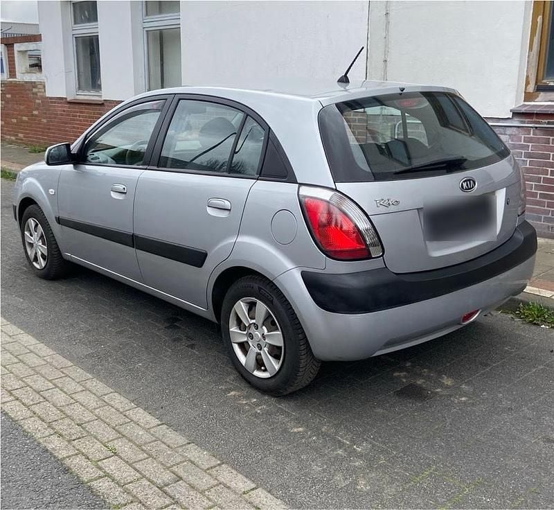 Second-hand Kia Rio 97 CP (71 kW) 2008 Argintiu Hatchback
