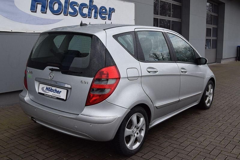 Gebraucht Mercedes A180 109 PS (80 kW) 2015 Silber Kleinwagen