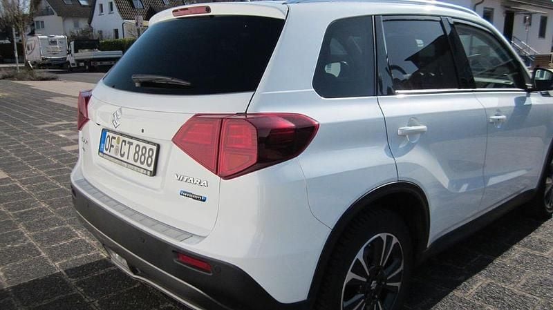 Gebraucht Suzuki Vitara Comfort+ 102 PS (75 kW) 2022 Weiß SUV