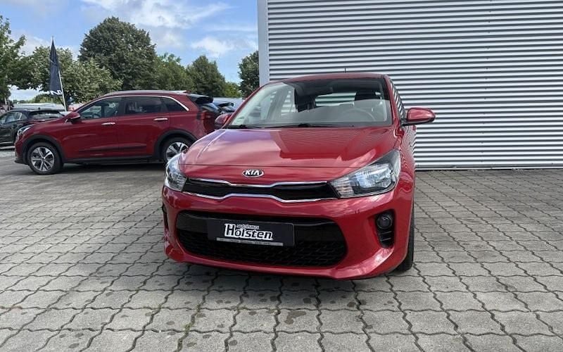 Rot Gebraucht 2017 Kia Rio Edition 7 Limousine | 9.750 € (Fairer Preis) - Bild 1/4