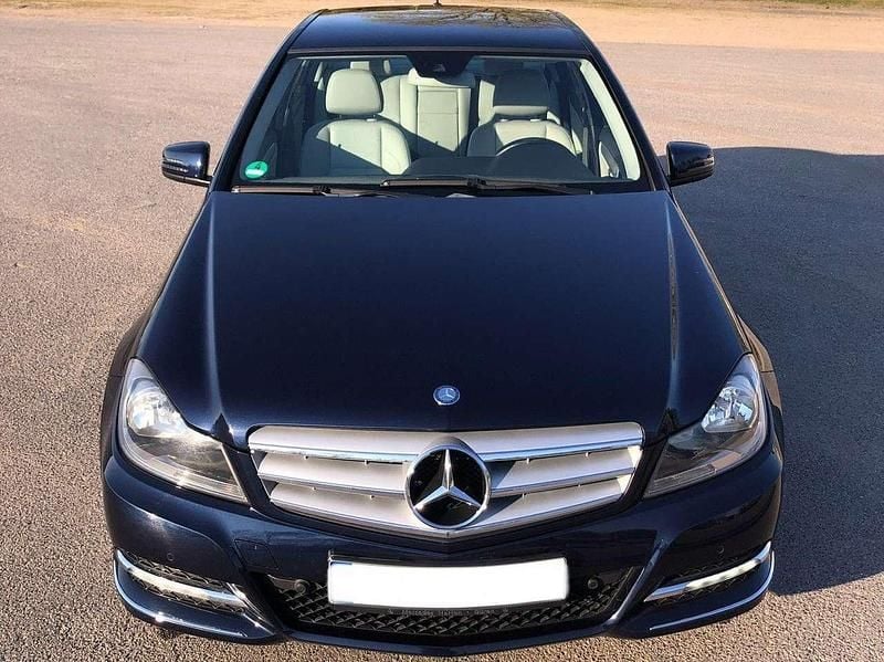 Blau Gebraucht 2011 Mercedes C180 Limousine | 7.300 € (Superpreis) - Bild 1/4