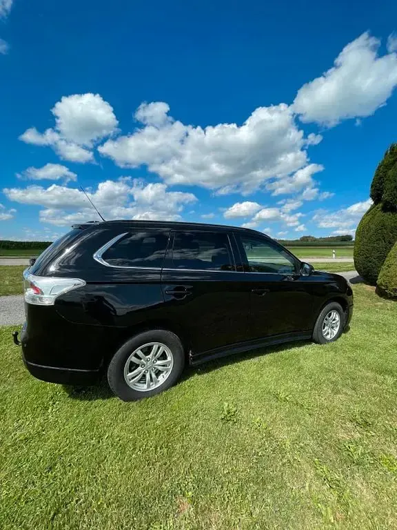 Gebraucht Mitsubishi Outlander 156 PS (114 kW) 2013 Schwarz SUV